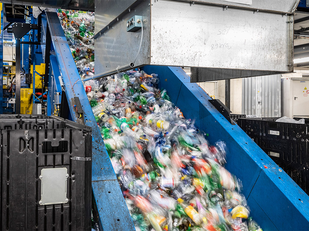 Sortierband mit Petflaschen